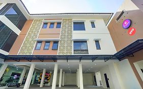 OYO 1626 Alena Residence Near RS Ludira Husada Tama